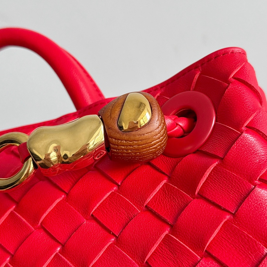 Bottega Veneta 보테가베네타 Andiamo 인트레치아토 미니 토트 크로스백 4