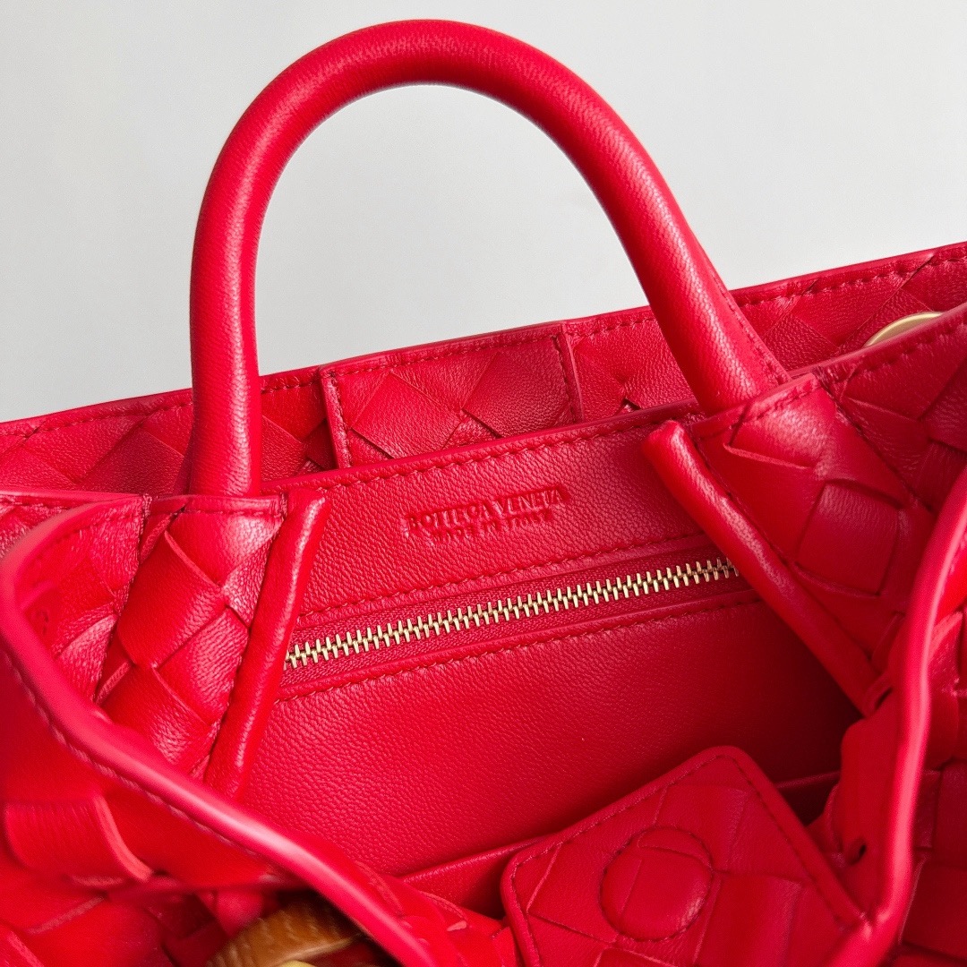 Bottega Veneta 보테가베네타 Andiamo 인트레치아토 미니 토트 크로스백 8