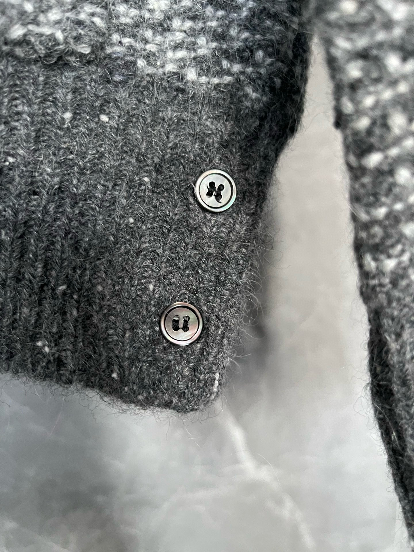 Thom Browne 톰브라운 러프 니트 피쉬스케일 패턴 가디건 10