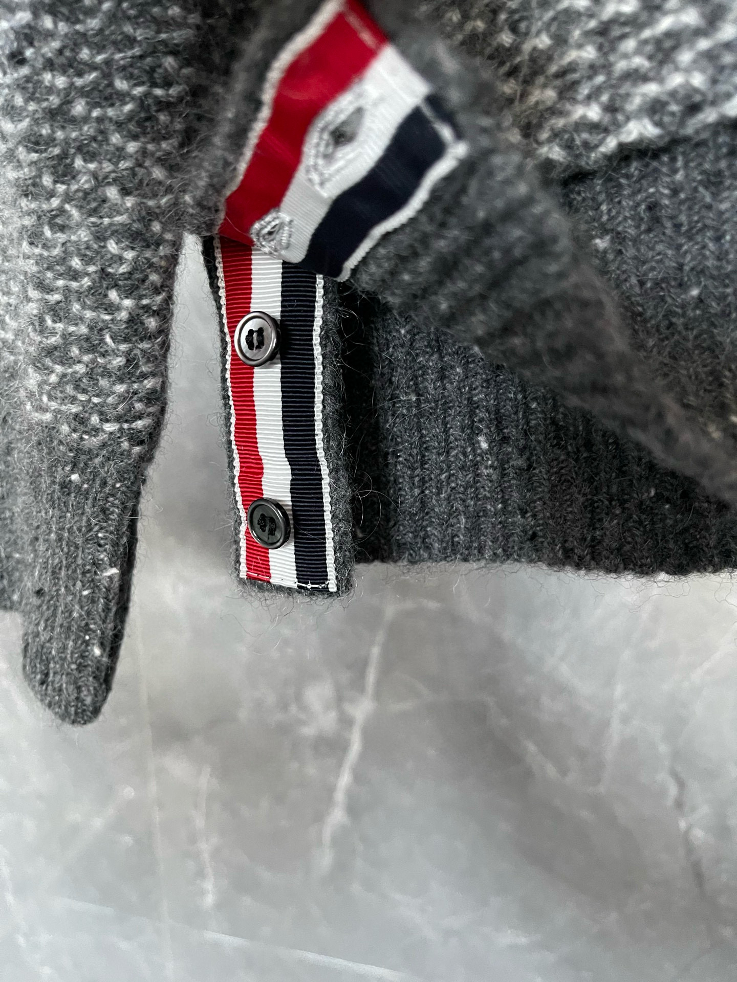 Thom Browne 톰브라운 러프 니트 피쉬스케일 패턴 가디건 11