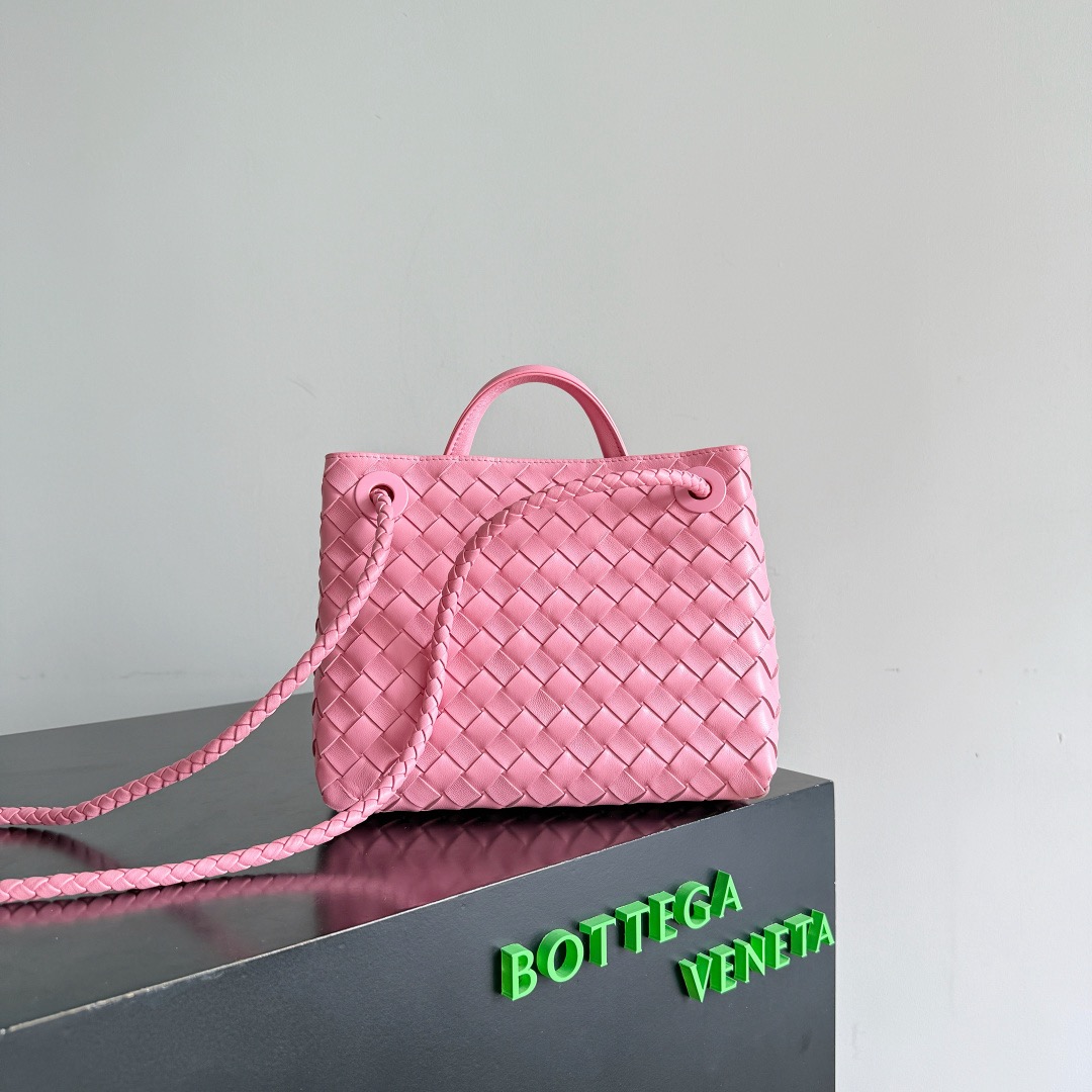 BOTTEGA VENETA 보테가베네타 Andiamo 인트레치아토 미니 토트백 3