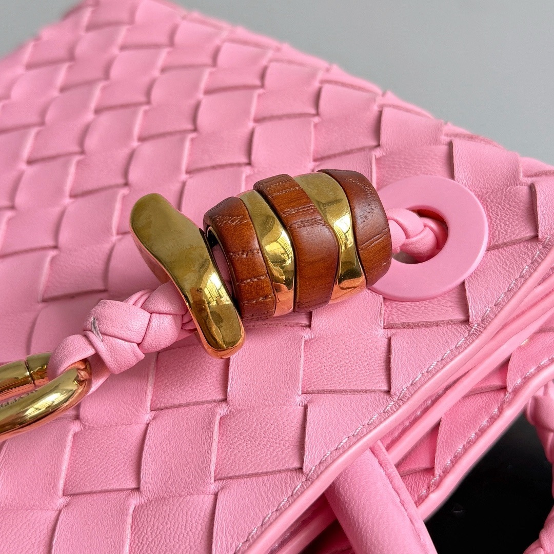 BOTTEGA VENETA 보테가베네타 Andiamo 인트레치아토 미니 토트백 4