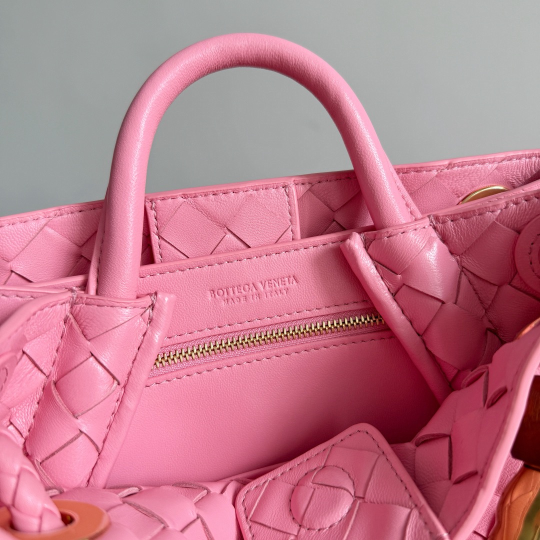 BOTTEGA VENETA 보테가베네타 Andiamo 인트레치아토 미니 토트백 10