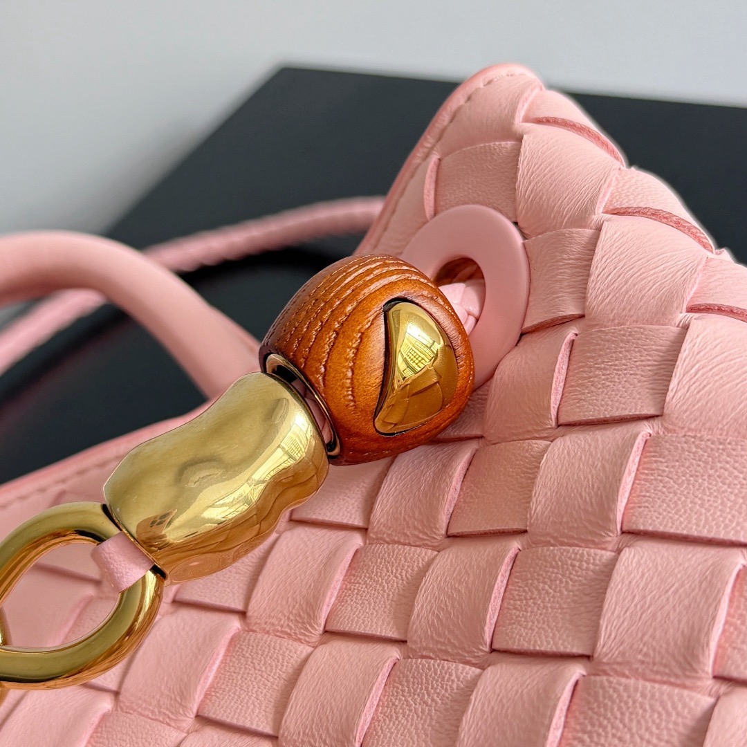 Bottega Veneta 보테가베네타 Andiamo 인트레치아토 미니 토트백 5
