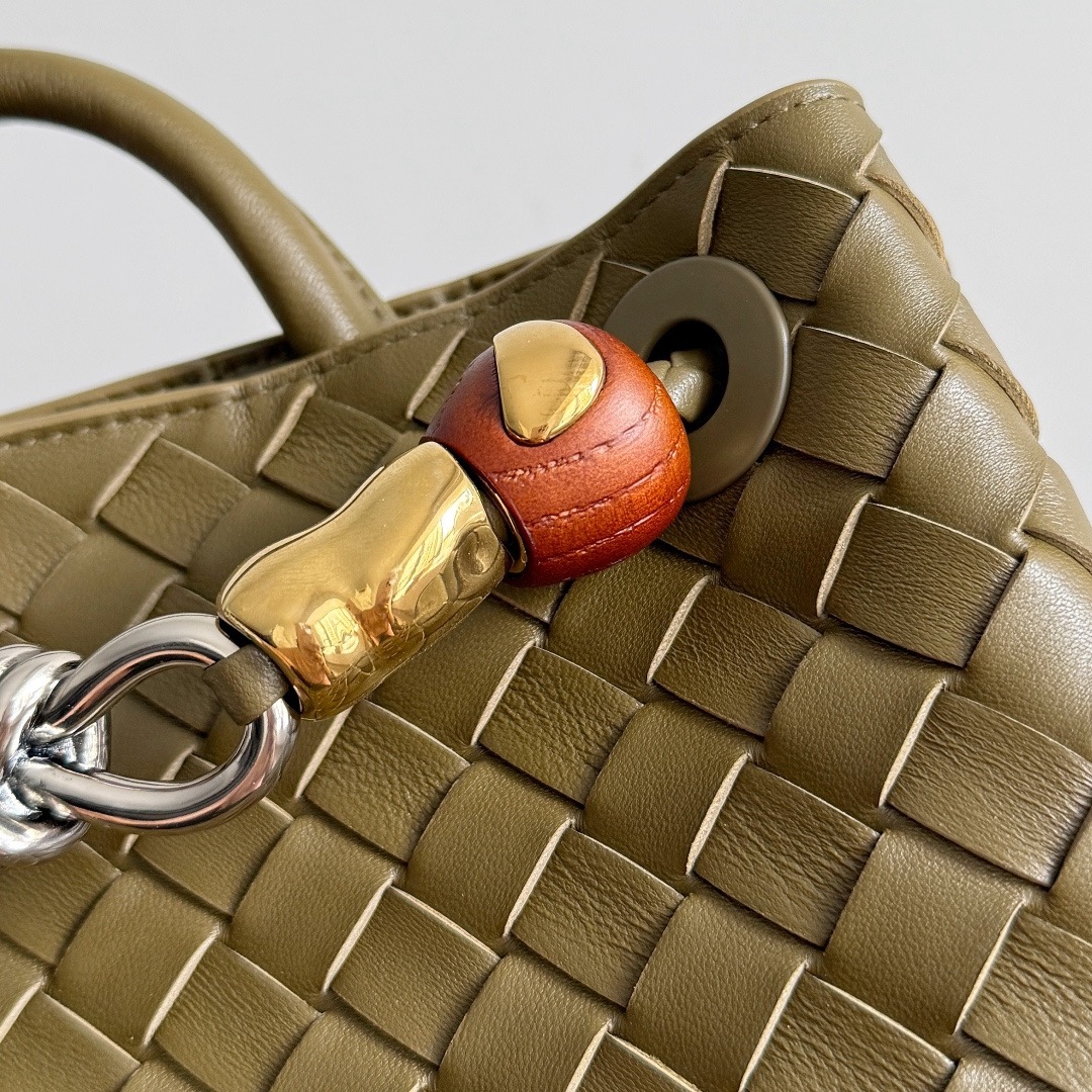 BOTTEGA VENETA 보테가베네타 Andiamo 인트레치아토 토트백 3