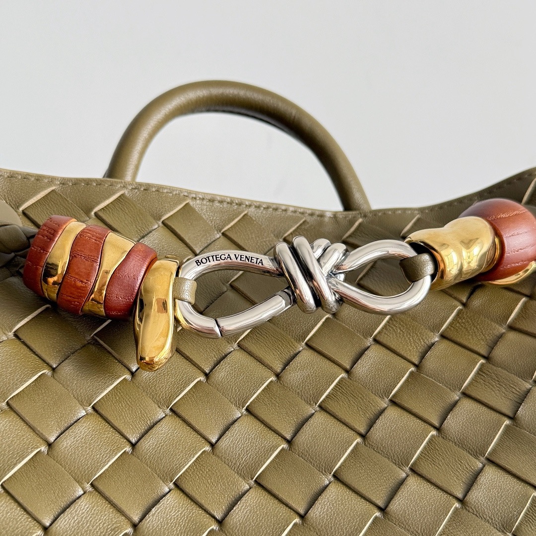 BOTTEGA VENETA 보테가베네타 Andiamo 인트레치아토 토트백 4