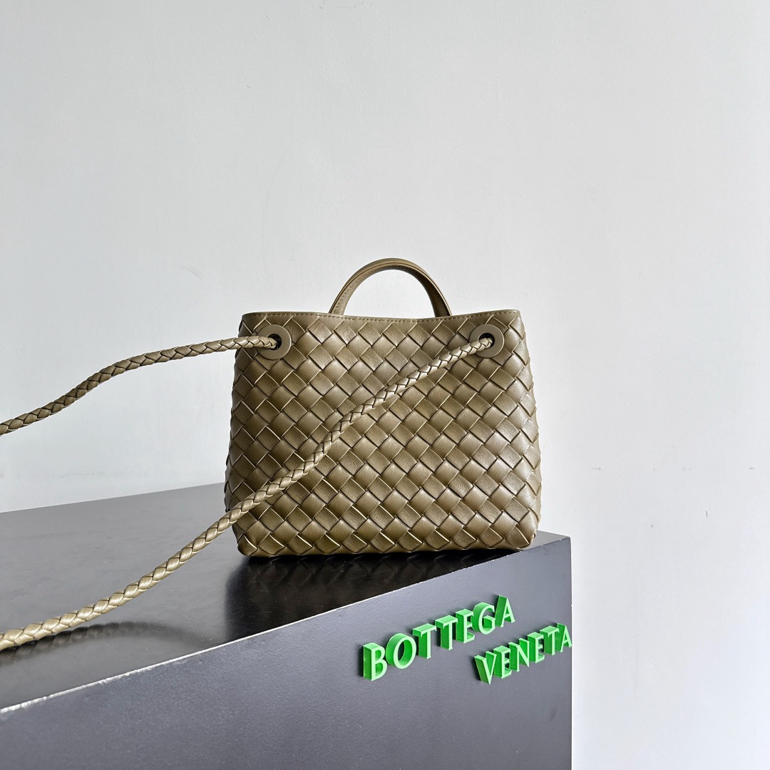 BOTTEGA VENETA 보테가베네타 Andiamo 인트레치아토 토트백 7