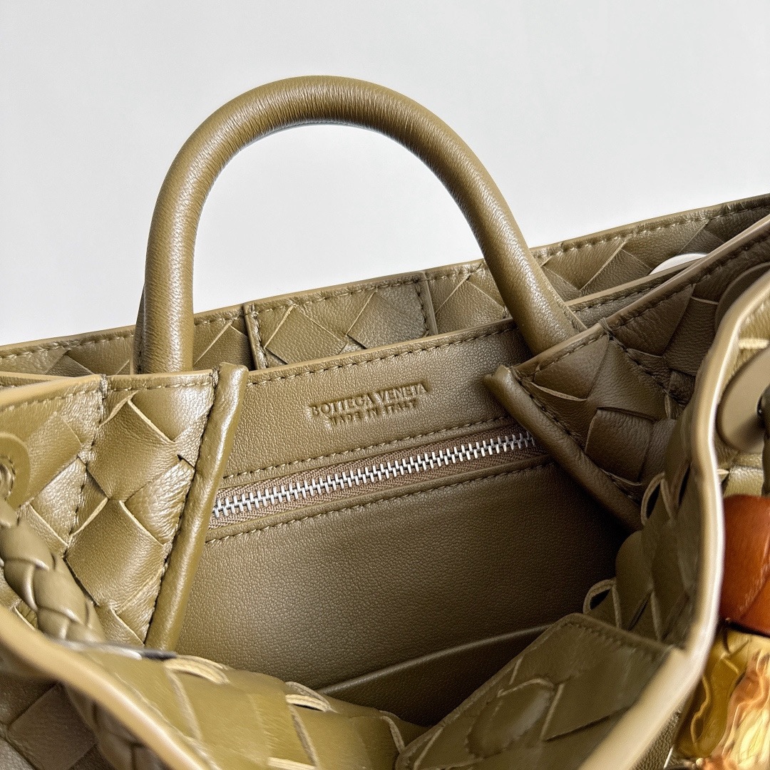 BOTTEGA VENETA 보테가베네타 Andiamo 인트레치아토 토트백 8