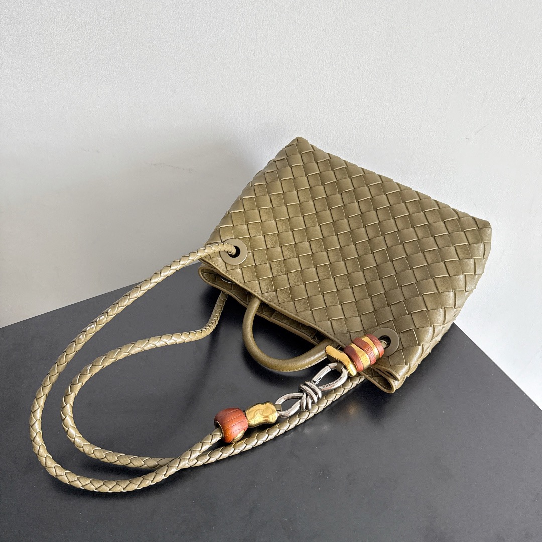 BOTTEGA VENETA 보테가베네타 Andiamo 인트레치아토 토트백 9