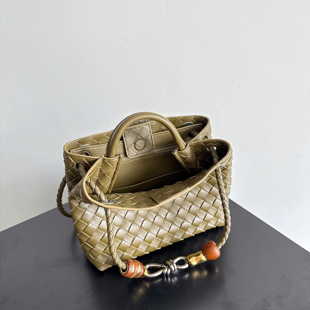 BOTTEGA VENETA 보테가베네타 Andiamo 인트레치아토 토트백 10