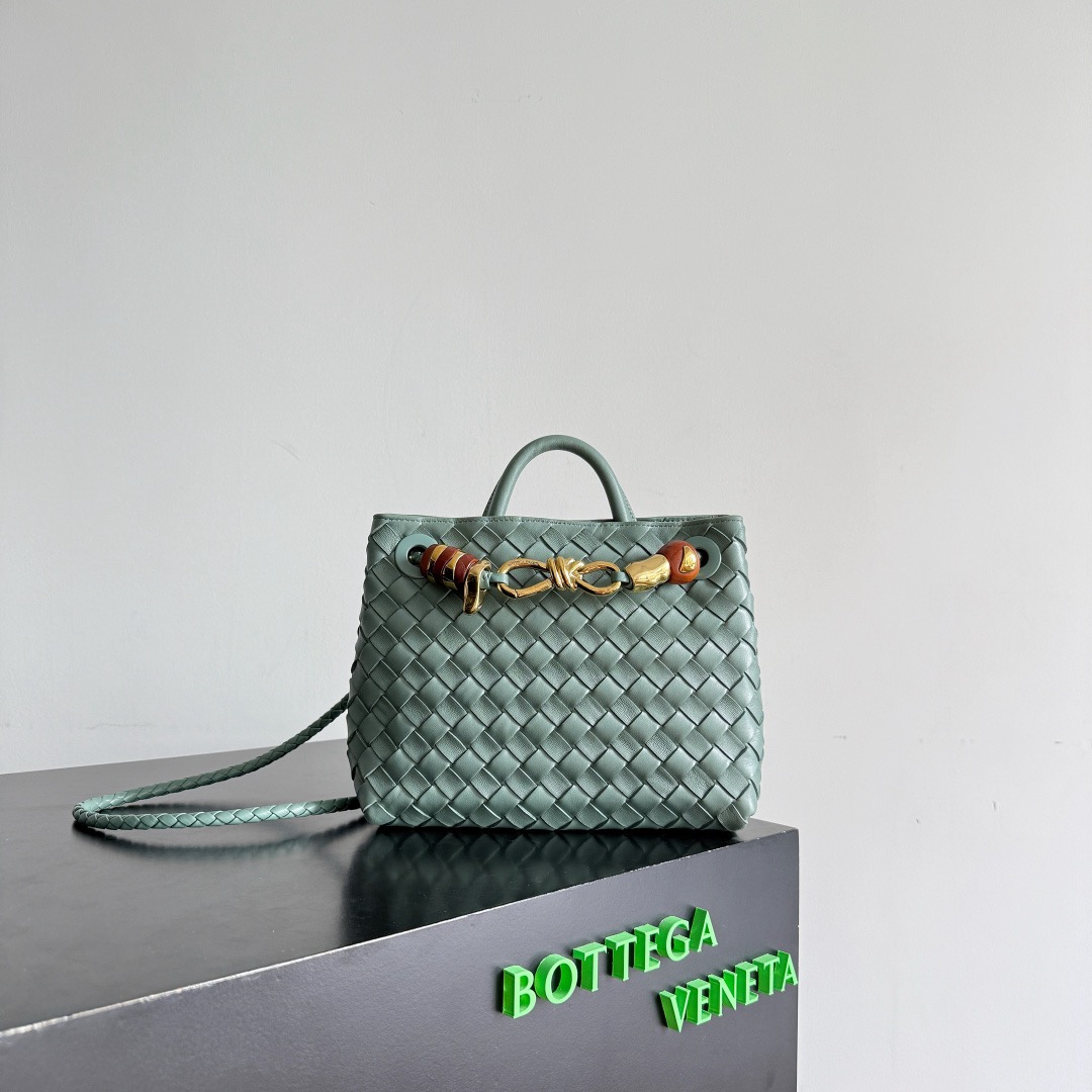 BOTTEGA VENETA 보테가베네타 Andiamo 인트레치아토 토트 크로스백 2