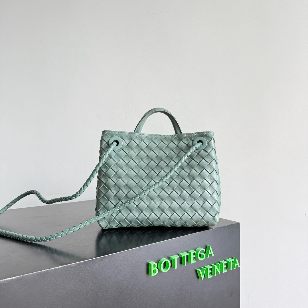 BOTTEGA VENETA 보테가베네타 Andiamo 인트레치아토 토트 크로스백 3