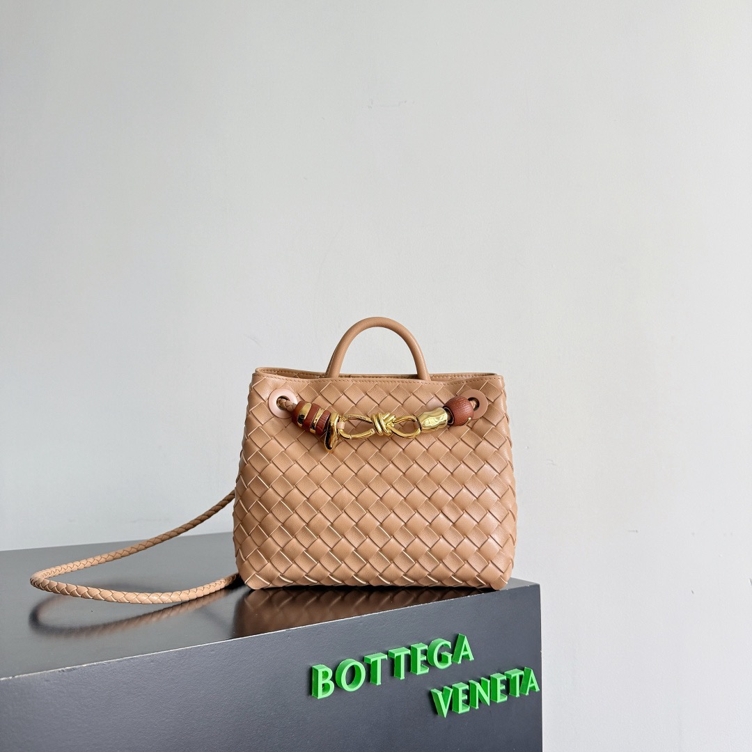 BOTTEGA VENETA 보테가베네타 Andiamo 인트레치아토 숄더 토트백 2