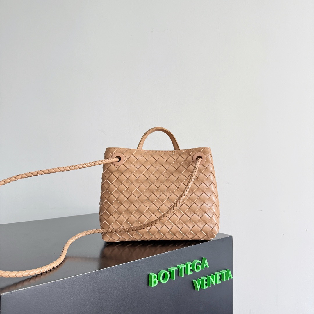 BOTTEGA VENETA 보테가베네타 Andiamo 인트레치아토 숄더 토트백 3