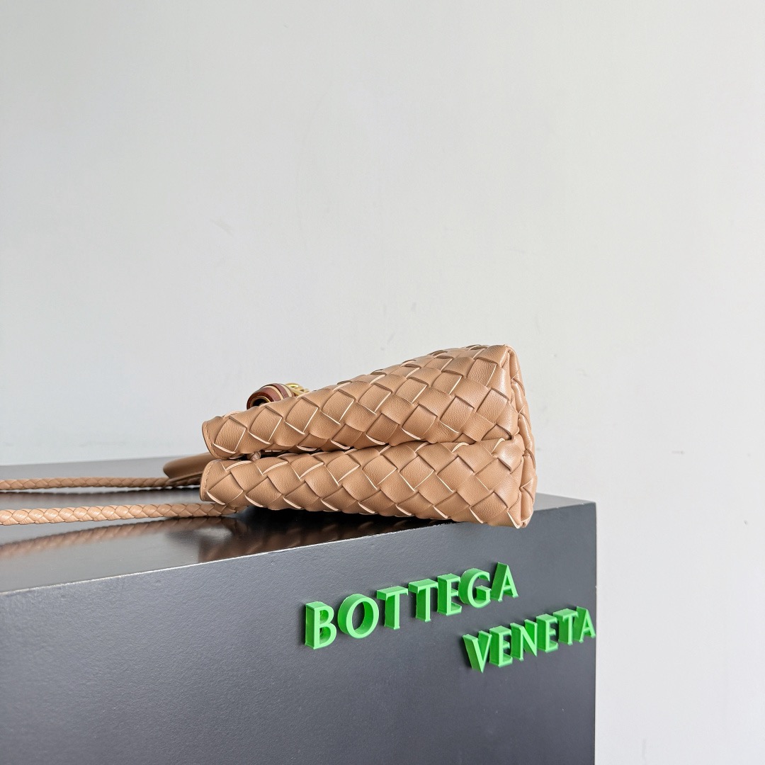 BOTTEGA VENETA 보테가베네타 Andiamo 인트레치아토 숄더 토트백 4