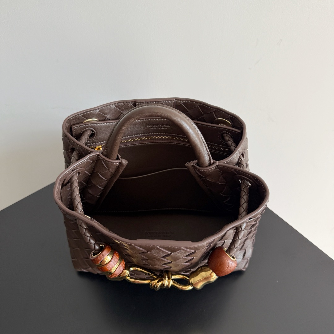 BOTTEGA VENETA 보테가베네타 Andiamo 안디아모 인트레치아토 토트백 10