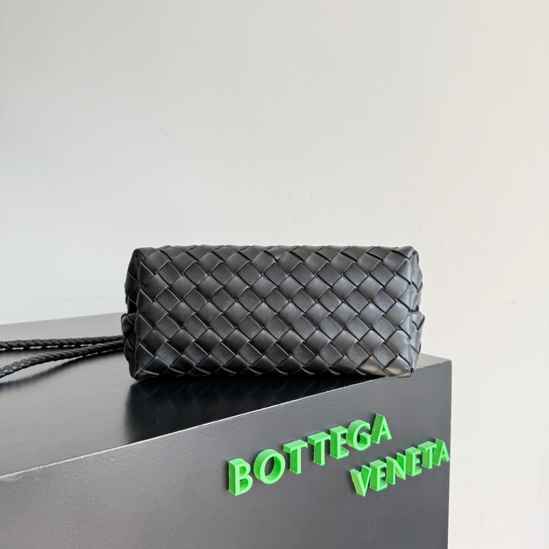 Bottega Veneta 보테가베네타 Andiamo 안디아모 인트레치아토 토트백 15