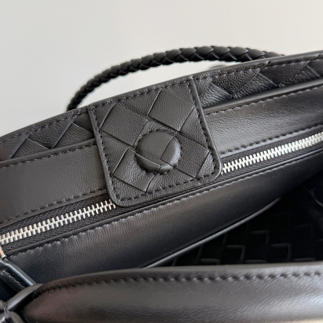 Bottega Veneta 보테가베네타 Andiamo 안디아모 인트레치아토 토트백 19