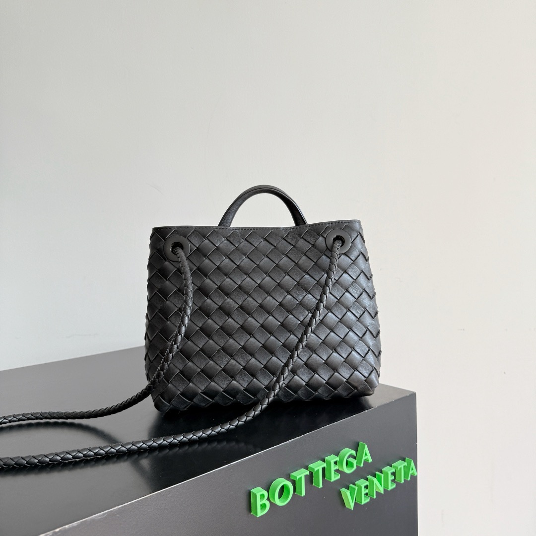 BOTTEGA VENETA 보테가베네타 Andiamo 인트레치아토 미니 토트 크로스백 5