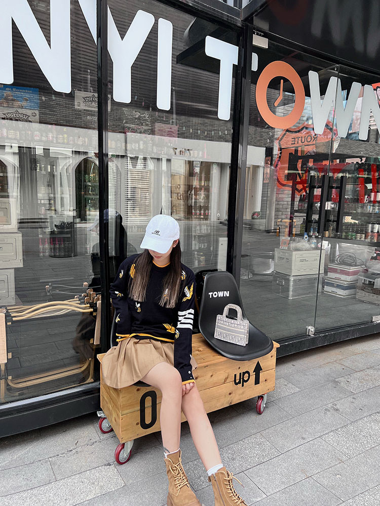 Thom Browne 톰브라운 TB23 FW 비즈 앤 버드 크루넥 니트 스웨터 9