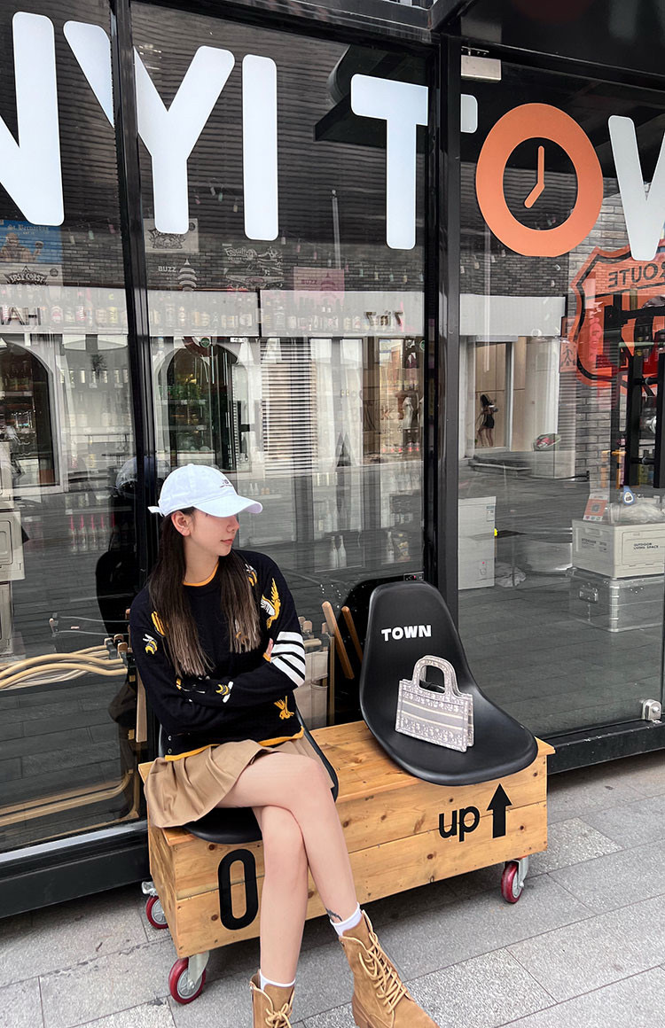 Thom Browne 톰브라운 TB23 FW 비즈 앤 버드 크루넥 니트 스웨터 10