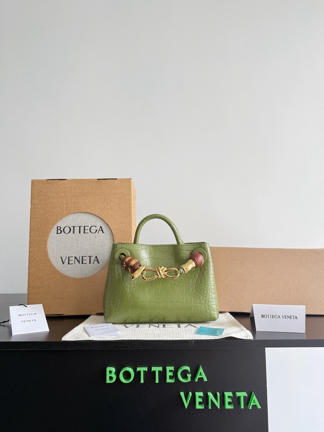 BOTTEGA VENETA 보테가베네타 미니 안디아모 악어가죽 토트백 1