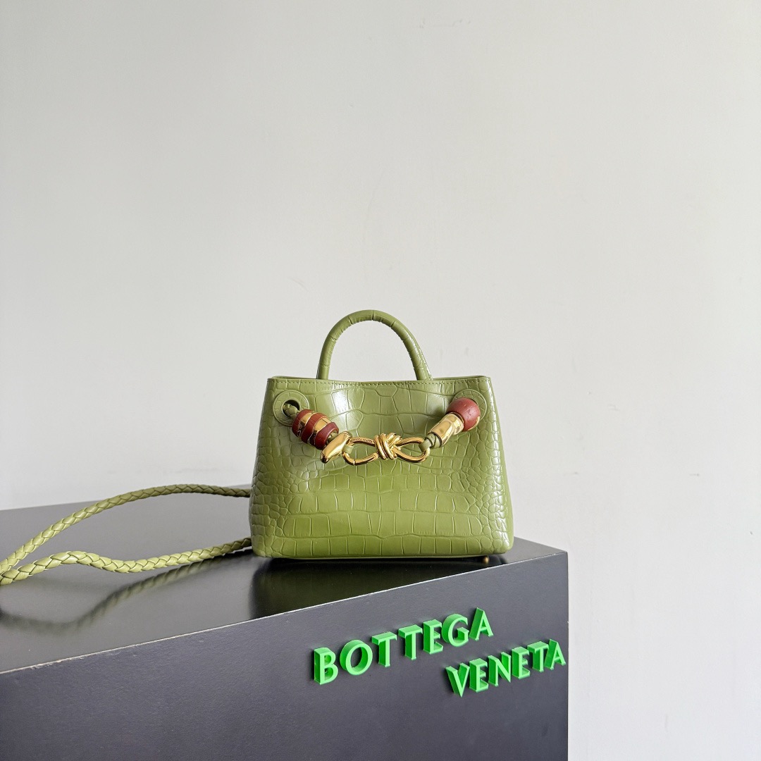 BOTTEGA VENETA 보테가베네타 미니 안디아모 악어가죽 토트백 2
