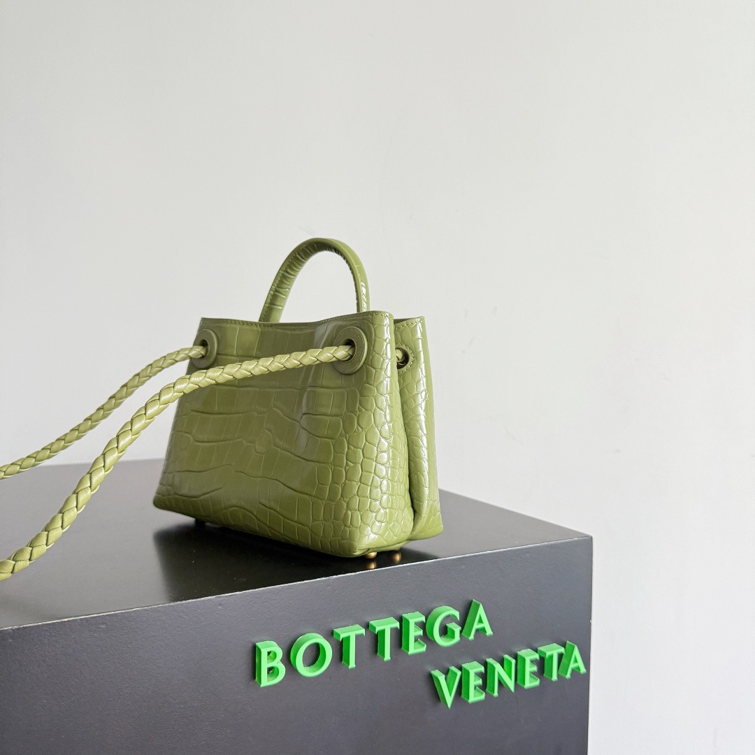 BOTTEGA VENETA 보테가베네타 미니 안디아모 악어가죽 토트백 3