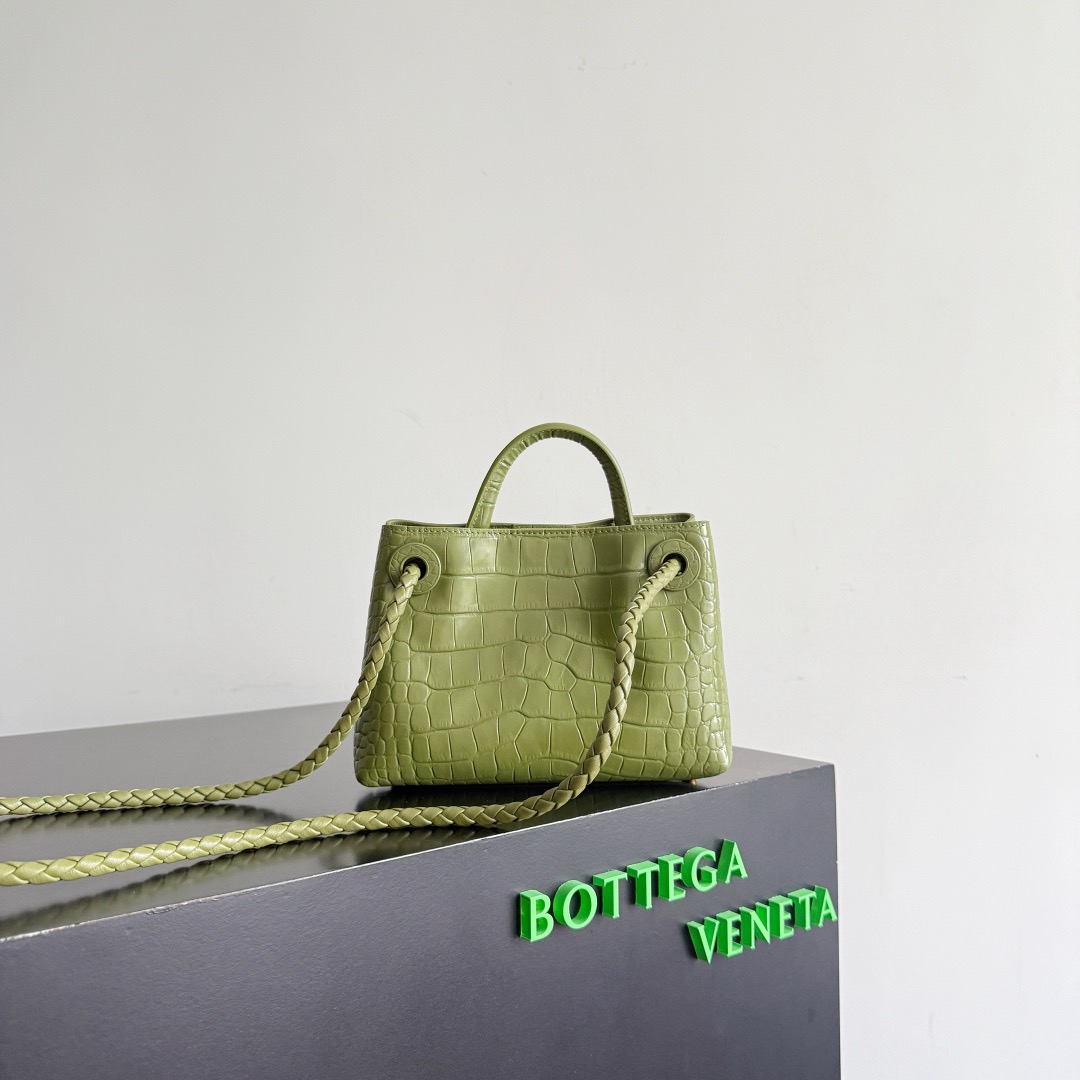 BOTTEGA VENETA 보테가베네타 미니 안디아모 악어가죽 토트백 4