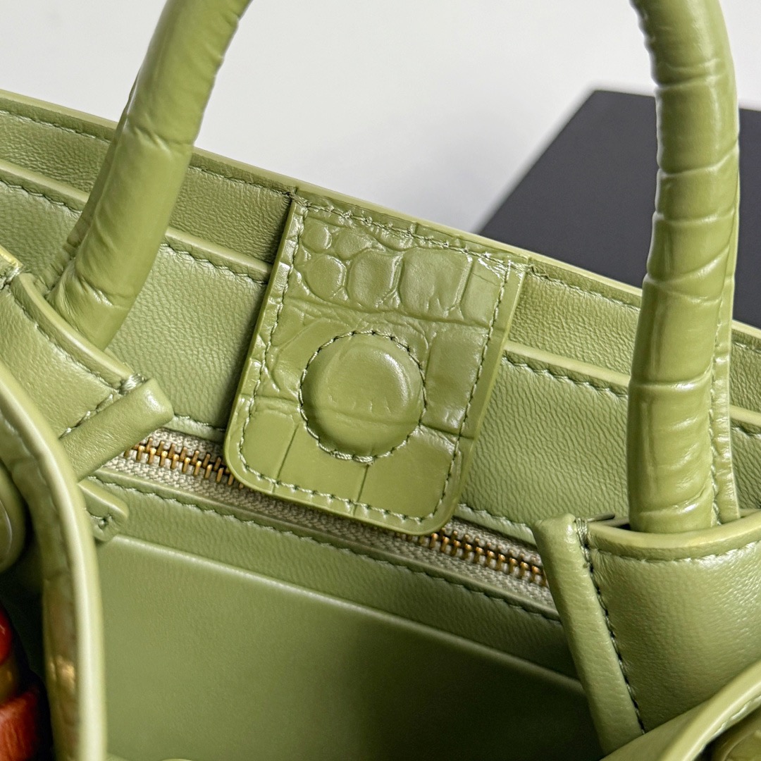 BOTTEGA VENETA 보테가베네타 미니 안디아모 악어가죽 토트백 8