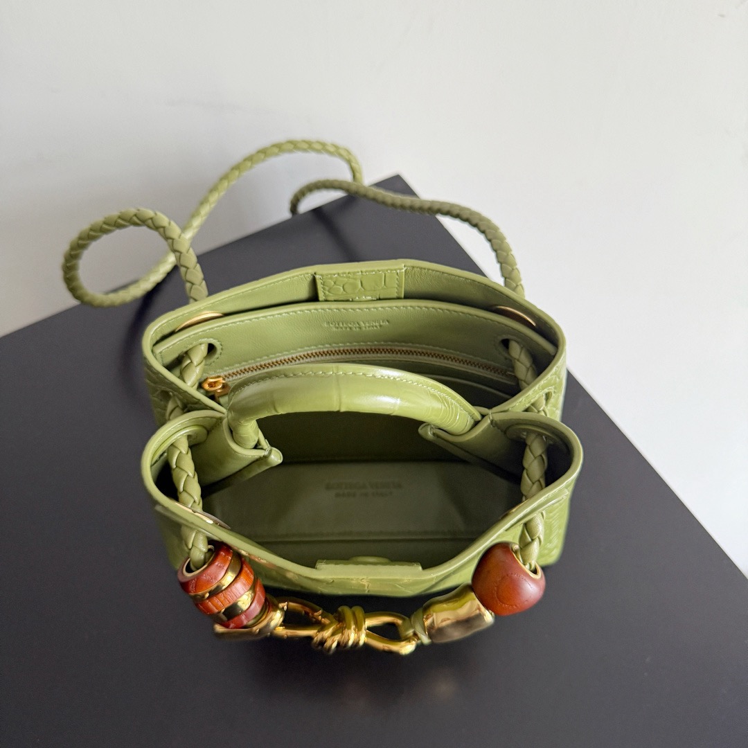 BOTTEGA VENETA 보테가베네타 미니 안디아모 악어가죽 토트백 10