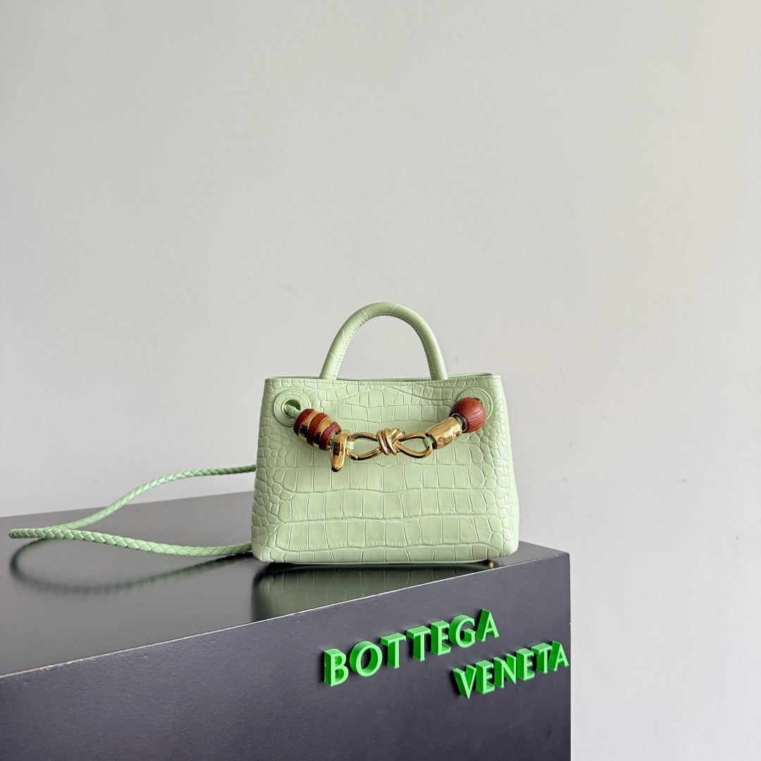 BOTTEGA VENETA 보테가베네타 미니 안디아모 악어가죽 토트백 1