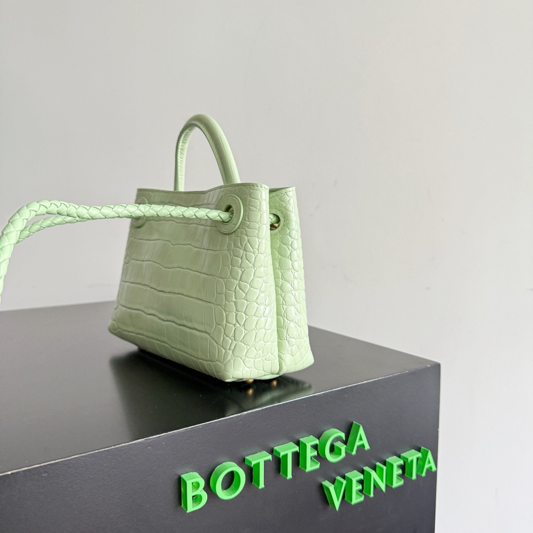 BOTTEGA VENETA 보테가베네타 미니 안디아모 악어가죽 토트백 2