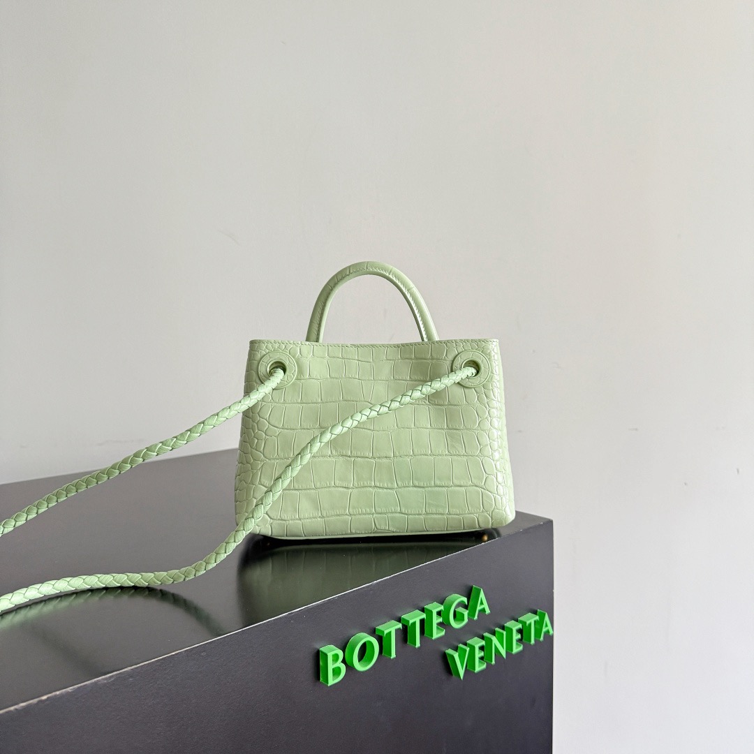 BOTTEGA VENETA 보테가베네타 미니 안디아모 악어가죽 토트백 3