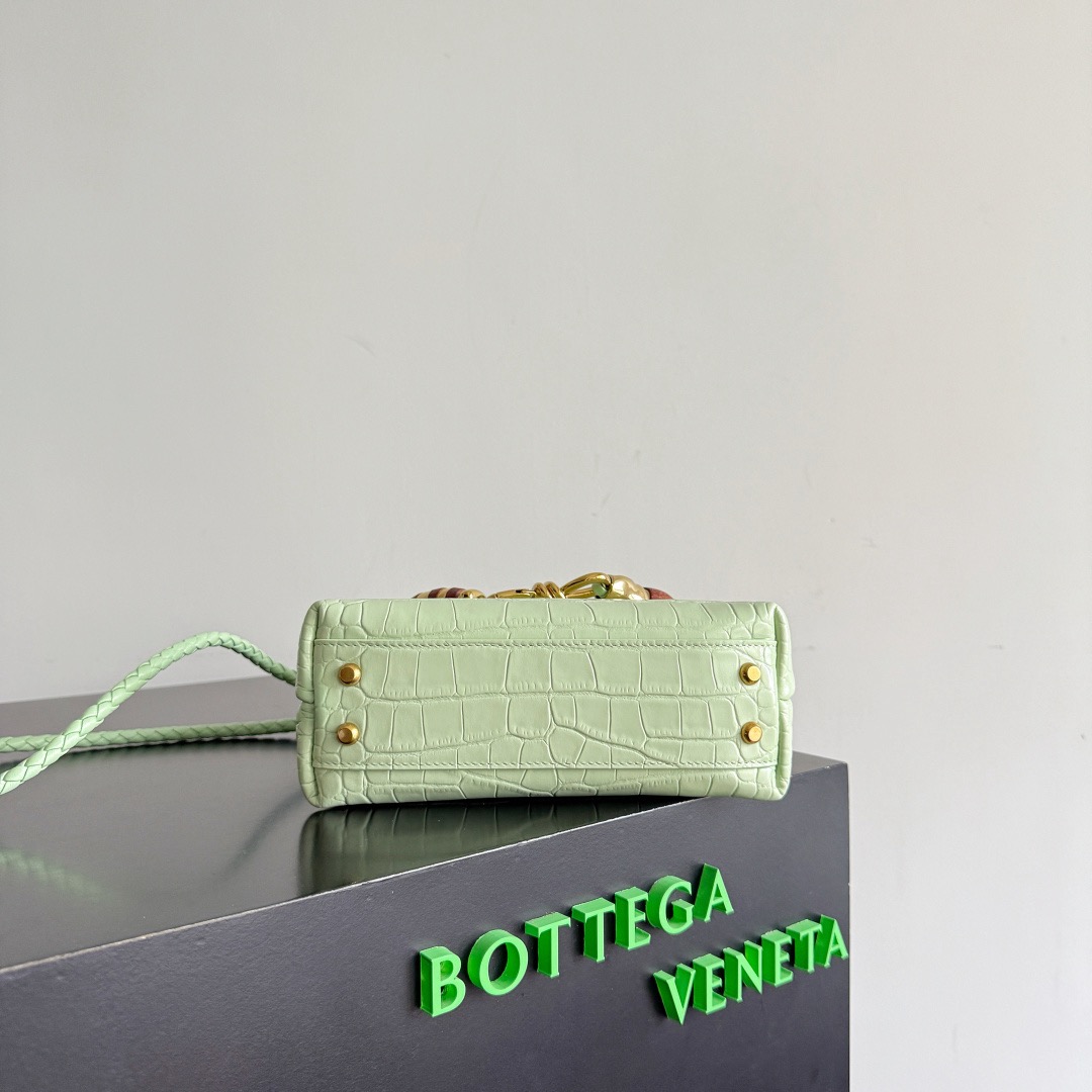 BOTTEGA VENETA 보테가베네타 미니 안디아모 악어가죽 토트백 4