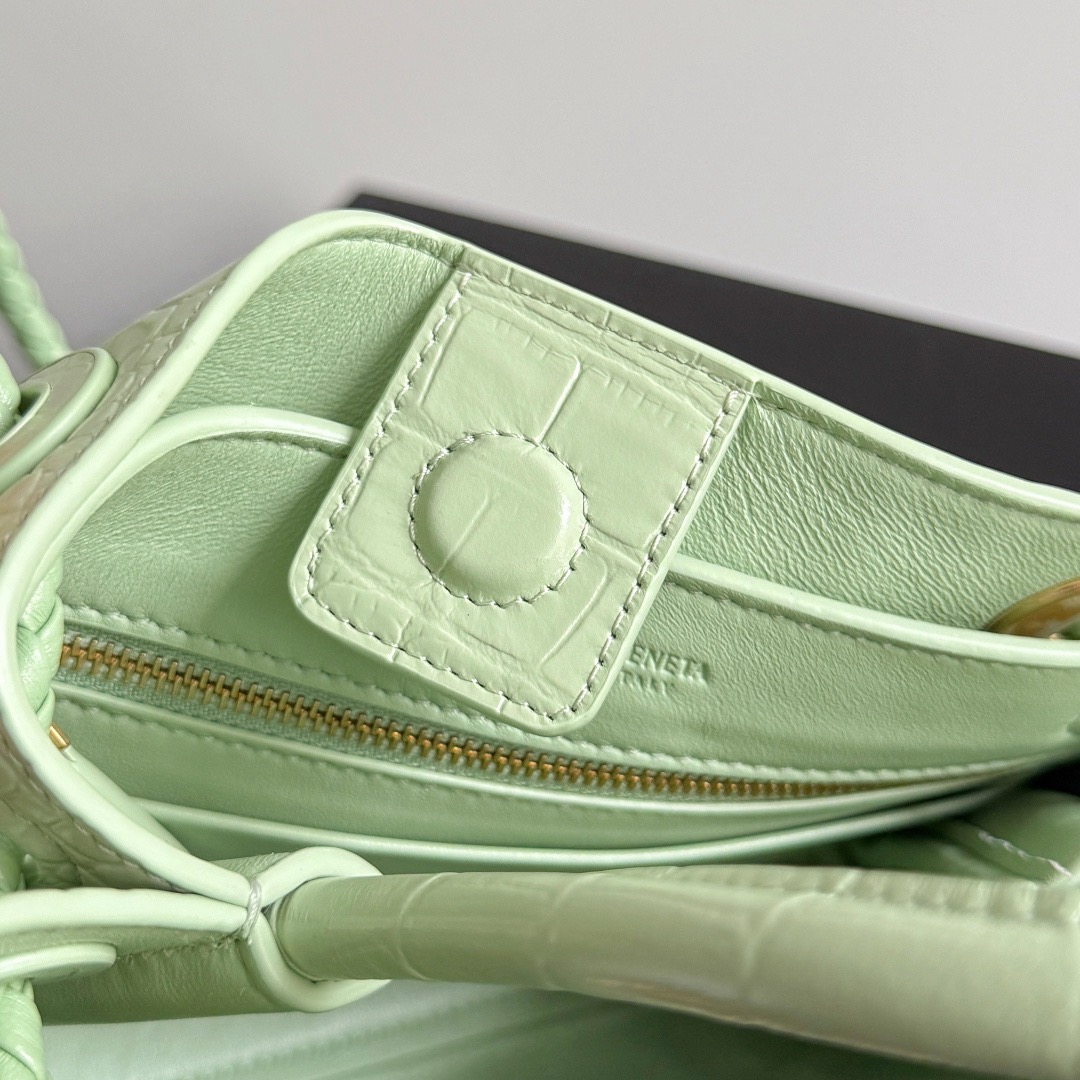 BOTTEGA VENETA 보테가베네타 미니 안디아모 악어가죽 토트백 7