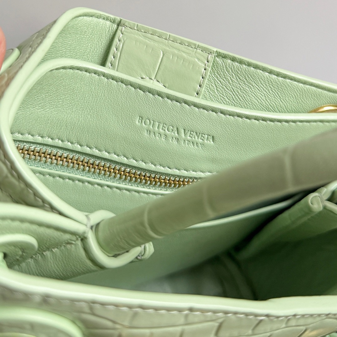BOTTEGA VENETA 보테가베네타 미니 안디아모 악어가죽 토트백 8