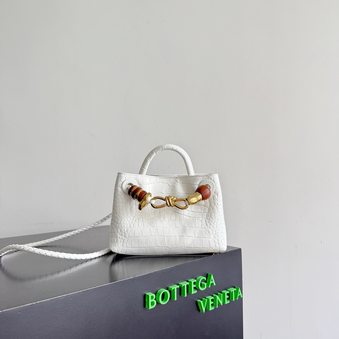 BOTTEGA VENETA 보테가베네타 미니 안디아모 악어가죽 크로스바디 백 2