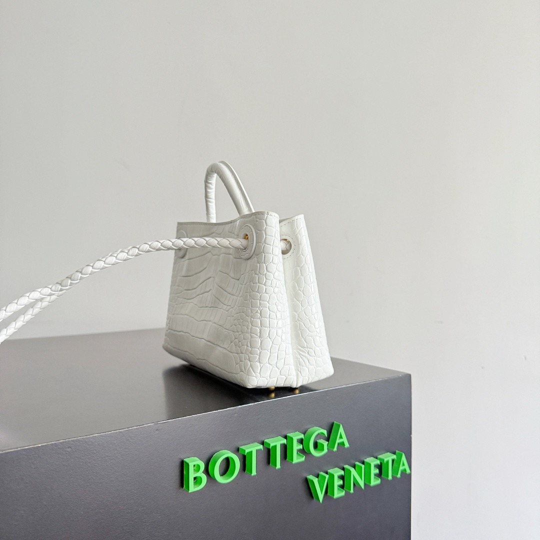 BOTTEGA VENETA 보테가베네타 미니 안디아모 악어가죽 크로스바디 백 3