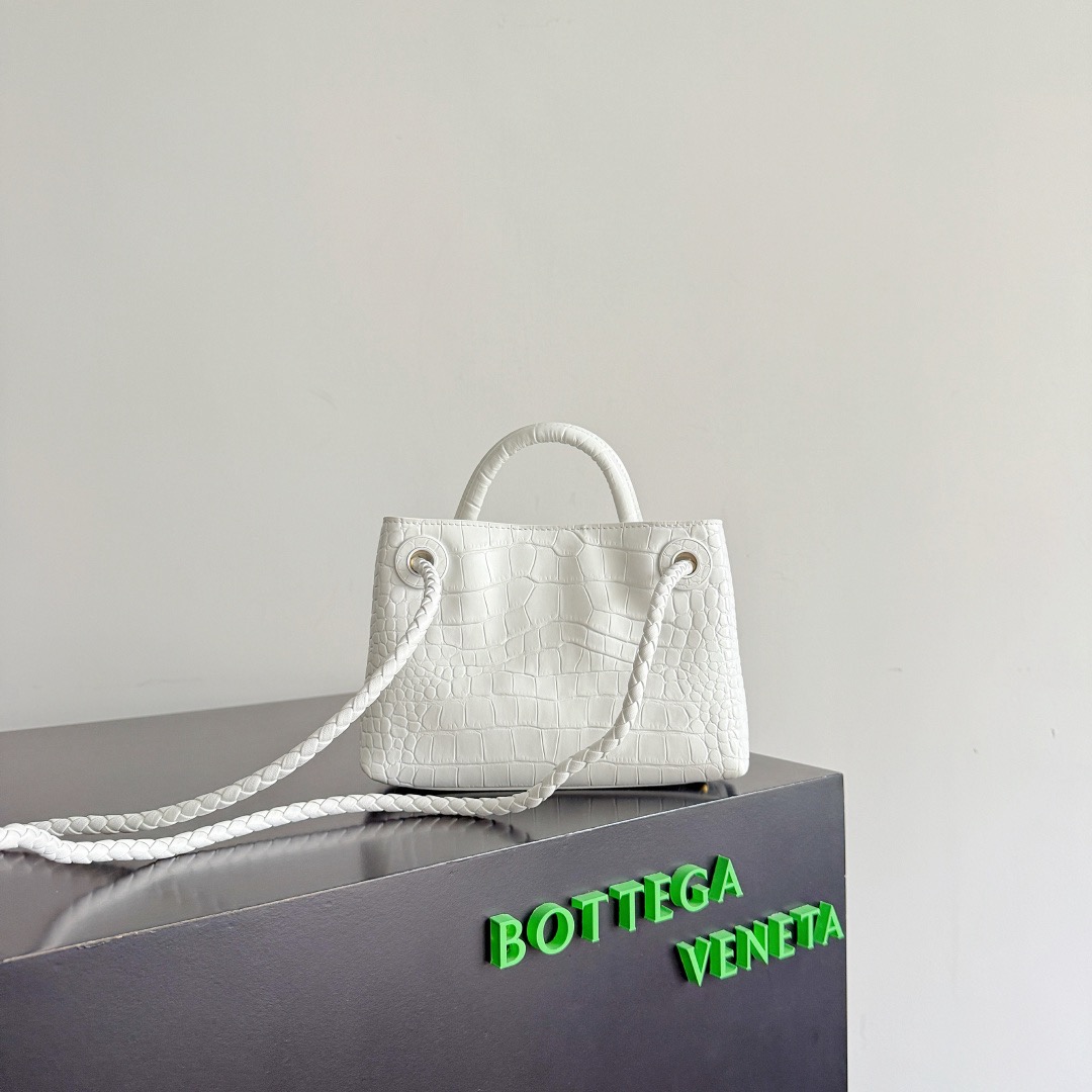 BOTTEGA VENETA 보테가베네타 미니 안디아모 악어가죽 크로스바디 백 4