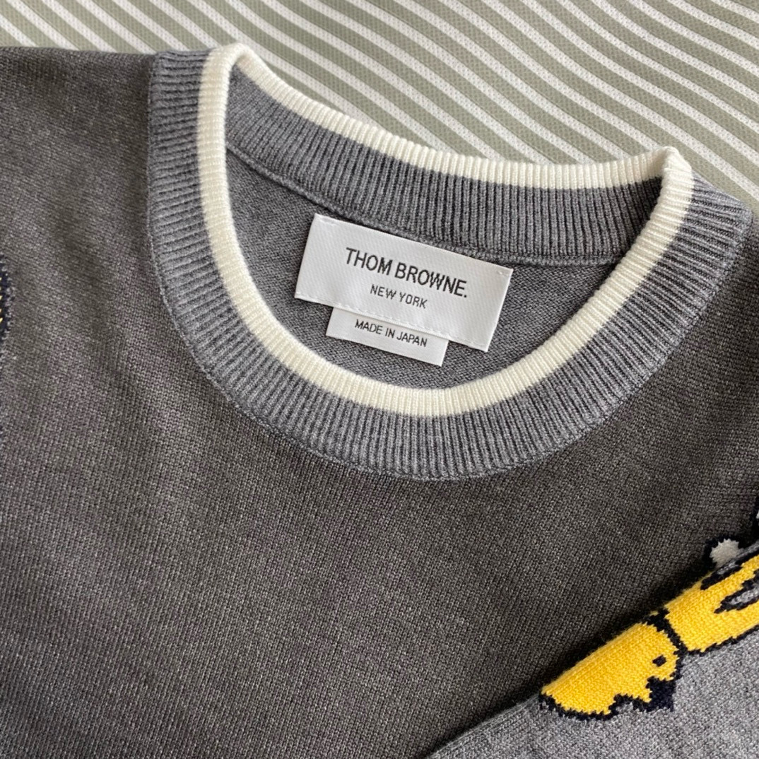 Thom Browne 톰브라운 TB23 FW 벌 자수 라운드넥 니트 스웨터 11