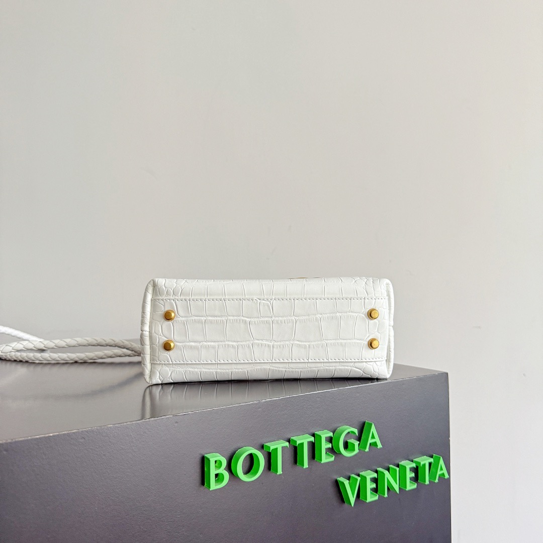 BOTTEGA VENETA 보테가베네타 미니 안디아모 악어가죽 크로스바디 백 5