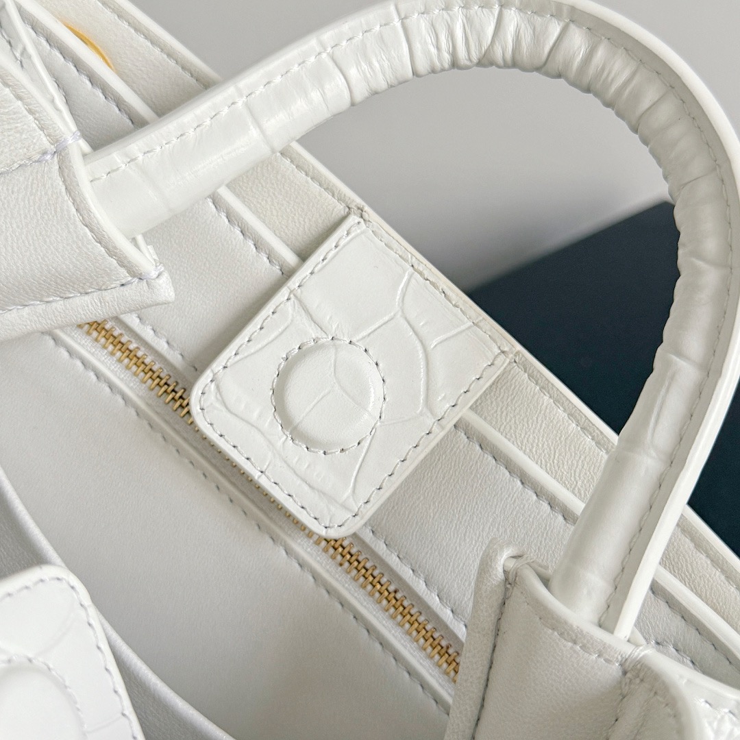 BOTTEGA VENETA 보테가베네타 미니 안디아모 악어가죽 크로스바디 백 8