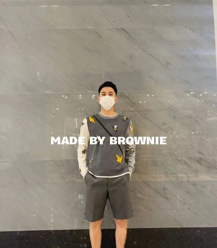 Thom Browne 톰브라운 TB23 FW 벌 자수 라운드넥 니트 스웨터 17
