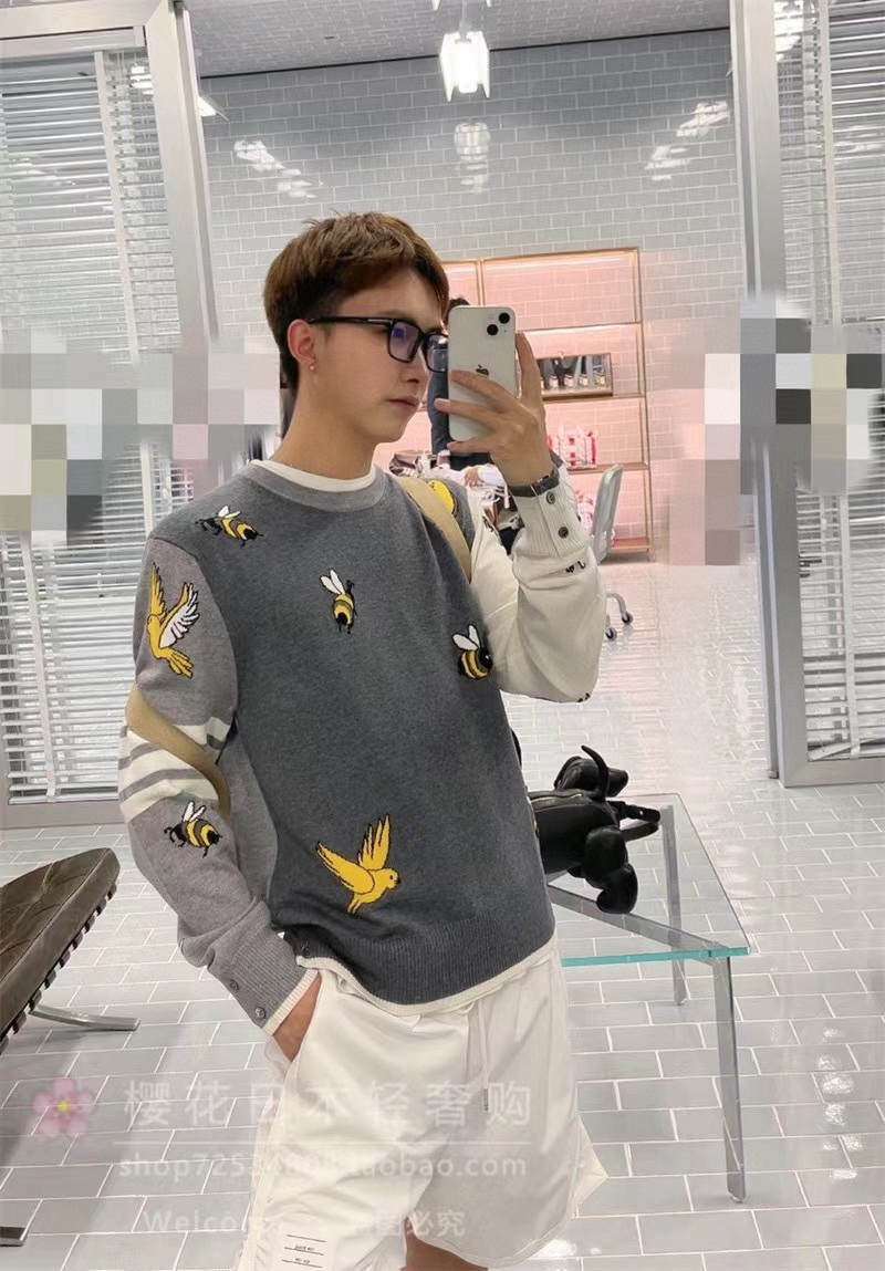 Thom Browne 톰브라운 TB23 FW 벌 자수 라운드넥 니트 스웨터 18