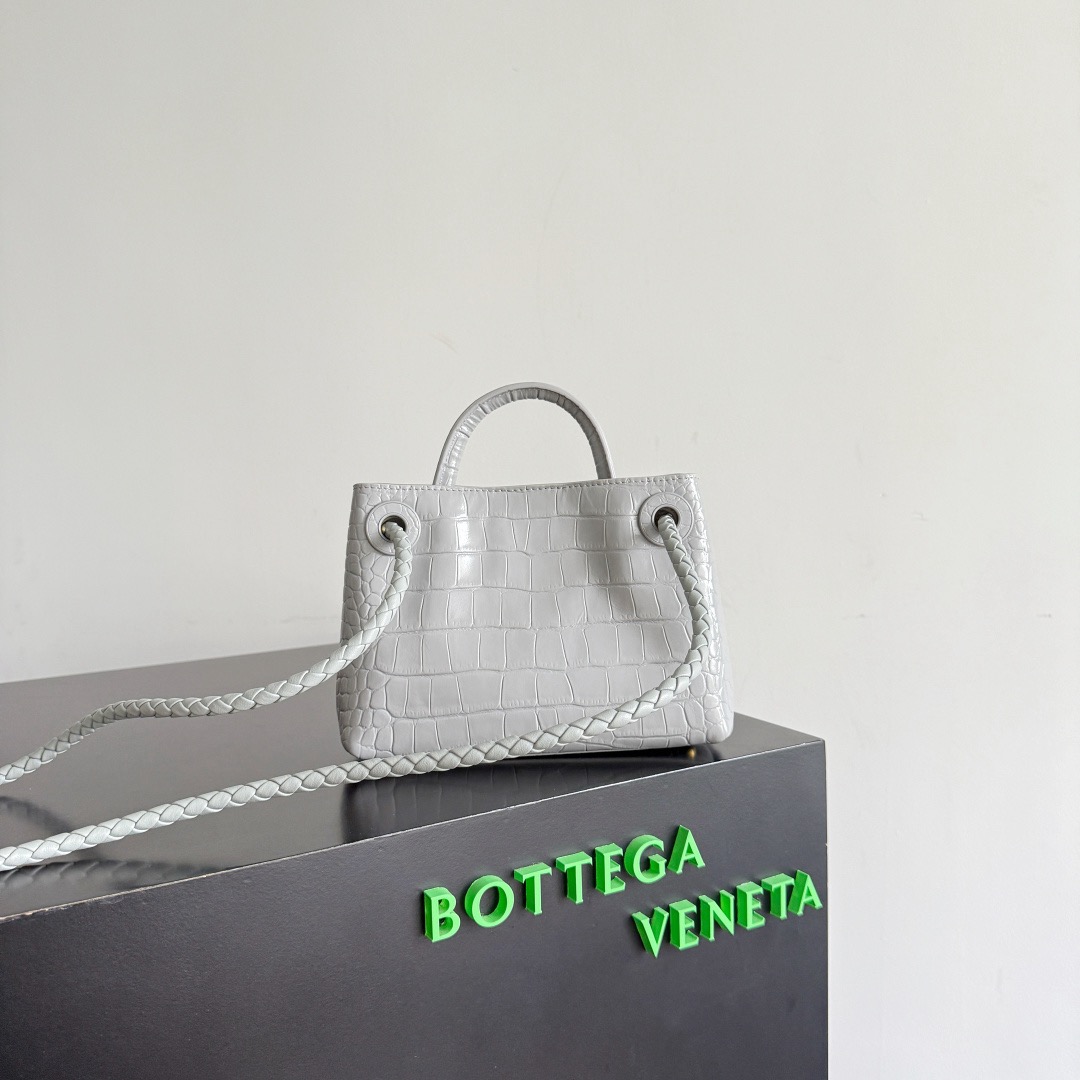 BOTTEGA VENETA 보테가베네타 미니 안디아모 악어가죽 크로스바디 백 3
