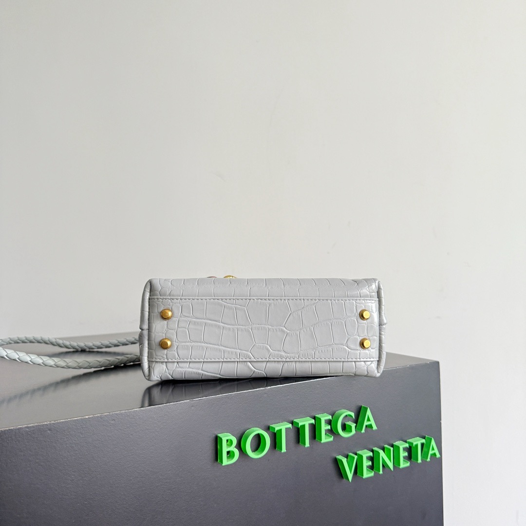 BOTTEGA VENETA 보테가베네타 미니 안디아모 악어가죽 크로스바디 백 4