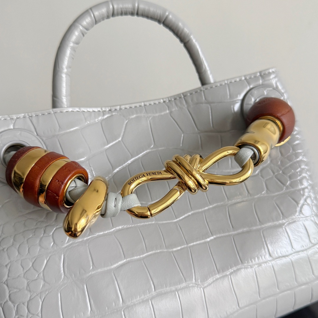 BOTTEGA VENETA 보테가베네타 미니 안디아모 악어가죽 크로스바디 백 5