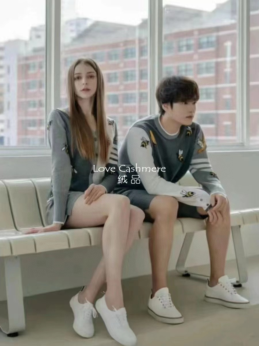 Thom Browne 톰브라운 TB23 FW 벌 자수 라운드넥 니트 스웨터 22