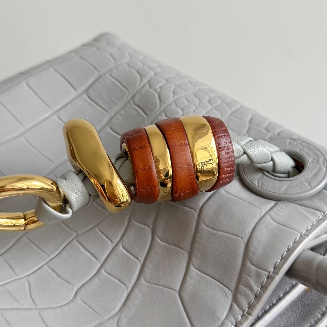 BOTTEGA VENETA 보테가베네타 미니 안디아모 악어가죽 크로스바디 백 6